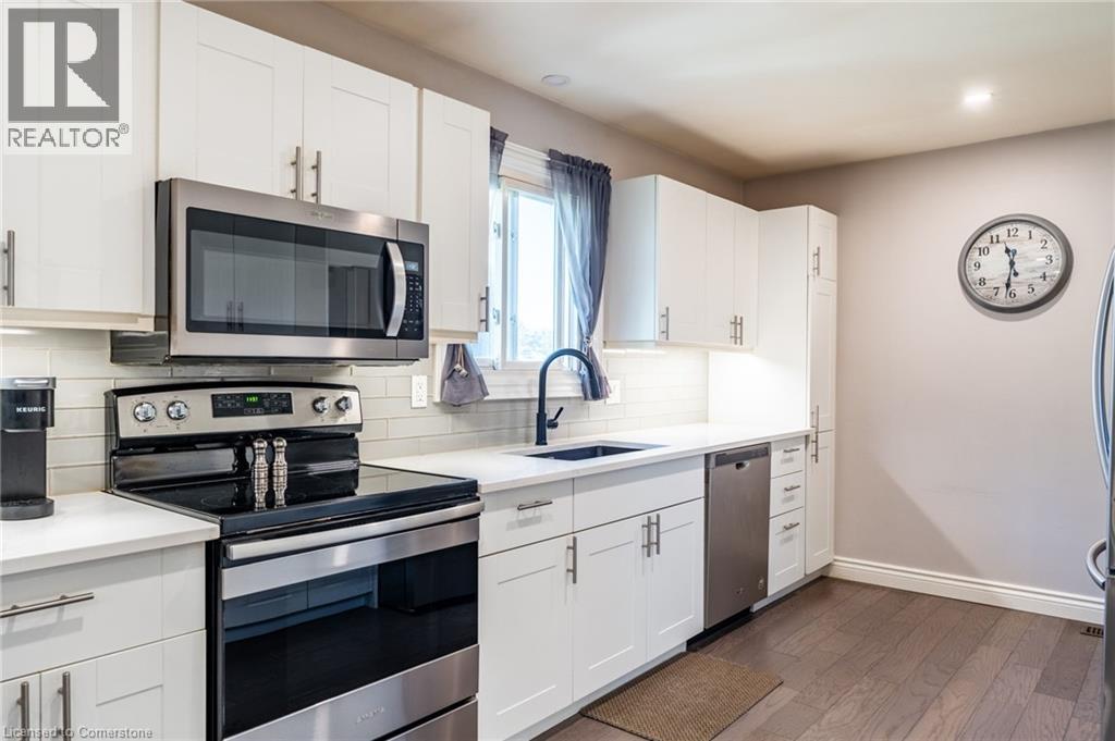 Photo 13 of 258 Oakhill Drive, Brantford ON
