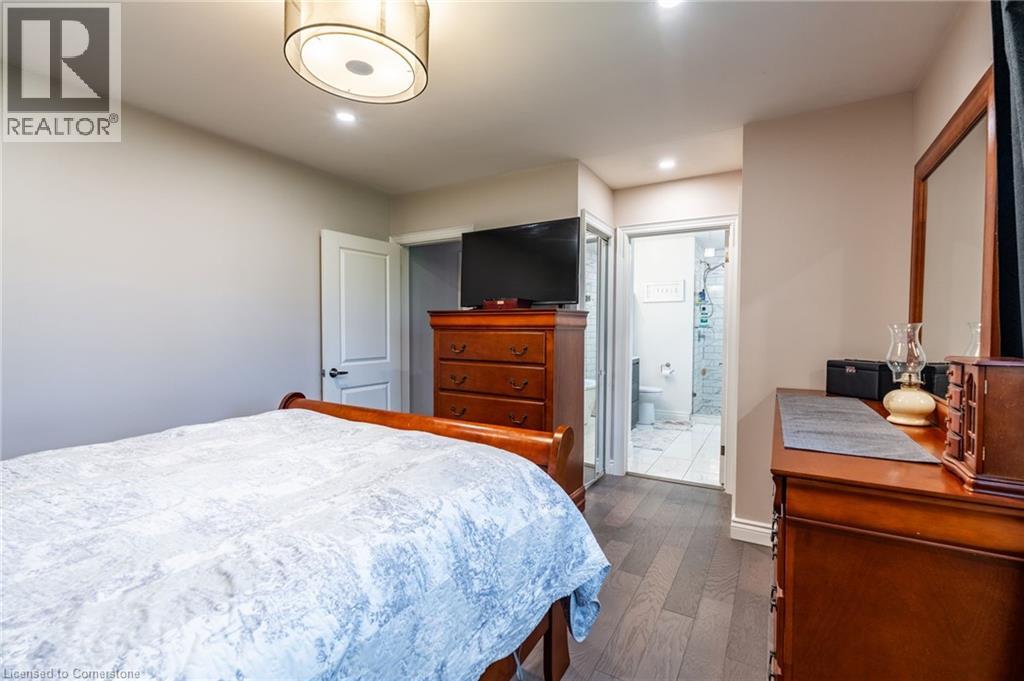 Photo 18 of 258 Oakhill Drive, Brantford ON
