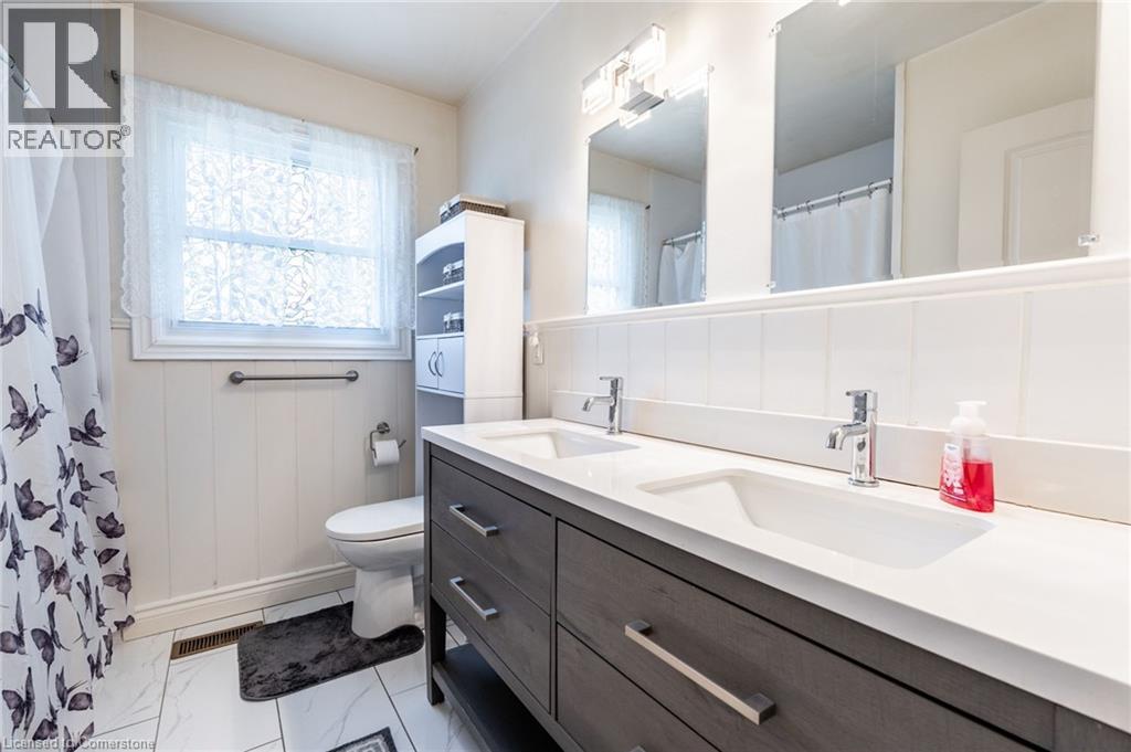 Photo 23 of 258 Oakhill Drive, Brantford ON