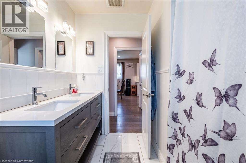 Photo 24 of 258 Oakhill Drive, Brantford ON