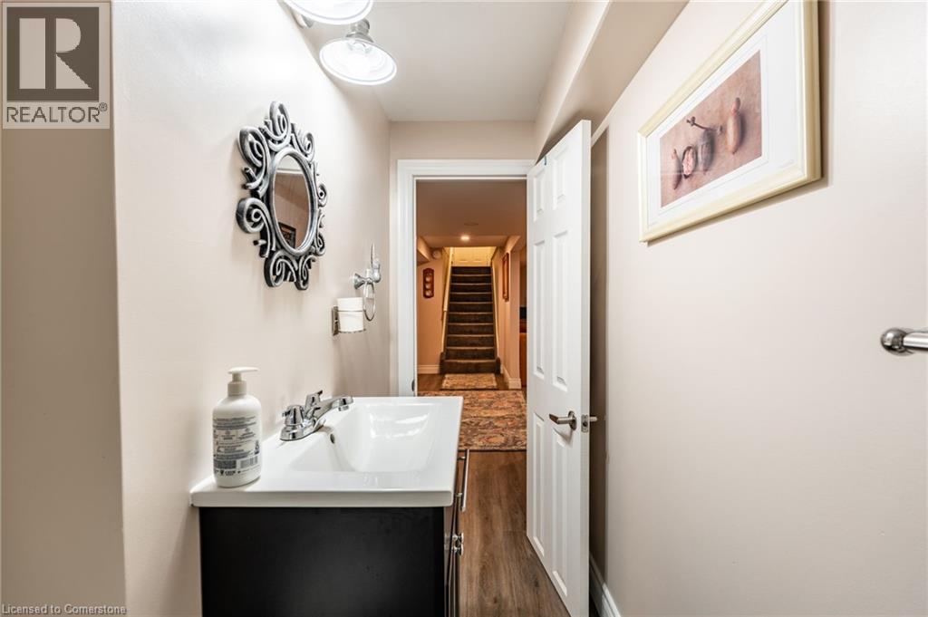 Photo 31 of 258 Oakhill Drive, Brantford ON