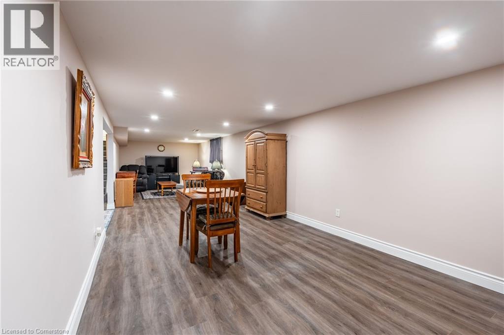 Photo 34 of 258 Oakhill Drive, Brantford ON