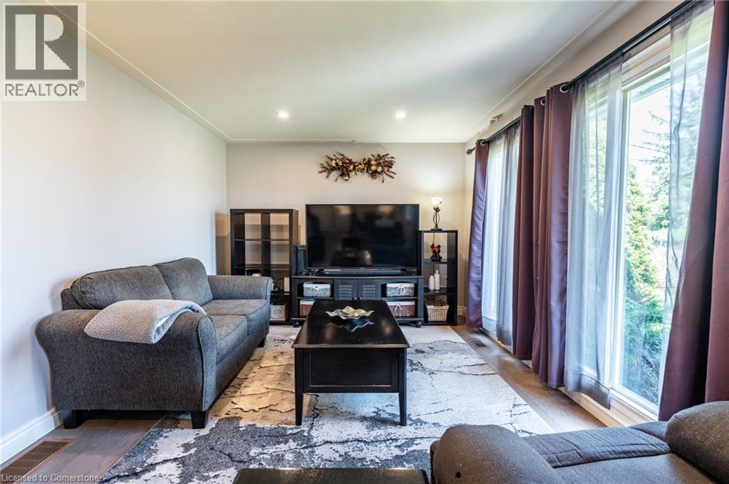 Photo 7 of 258 Oakhill Drive, Brantford ON