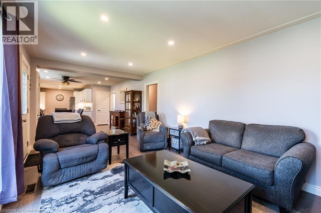 Photo 8 of 258 Oakhill Drive, Brantford ON