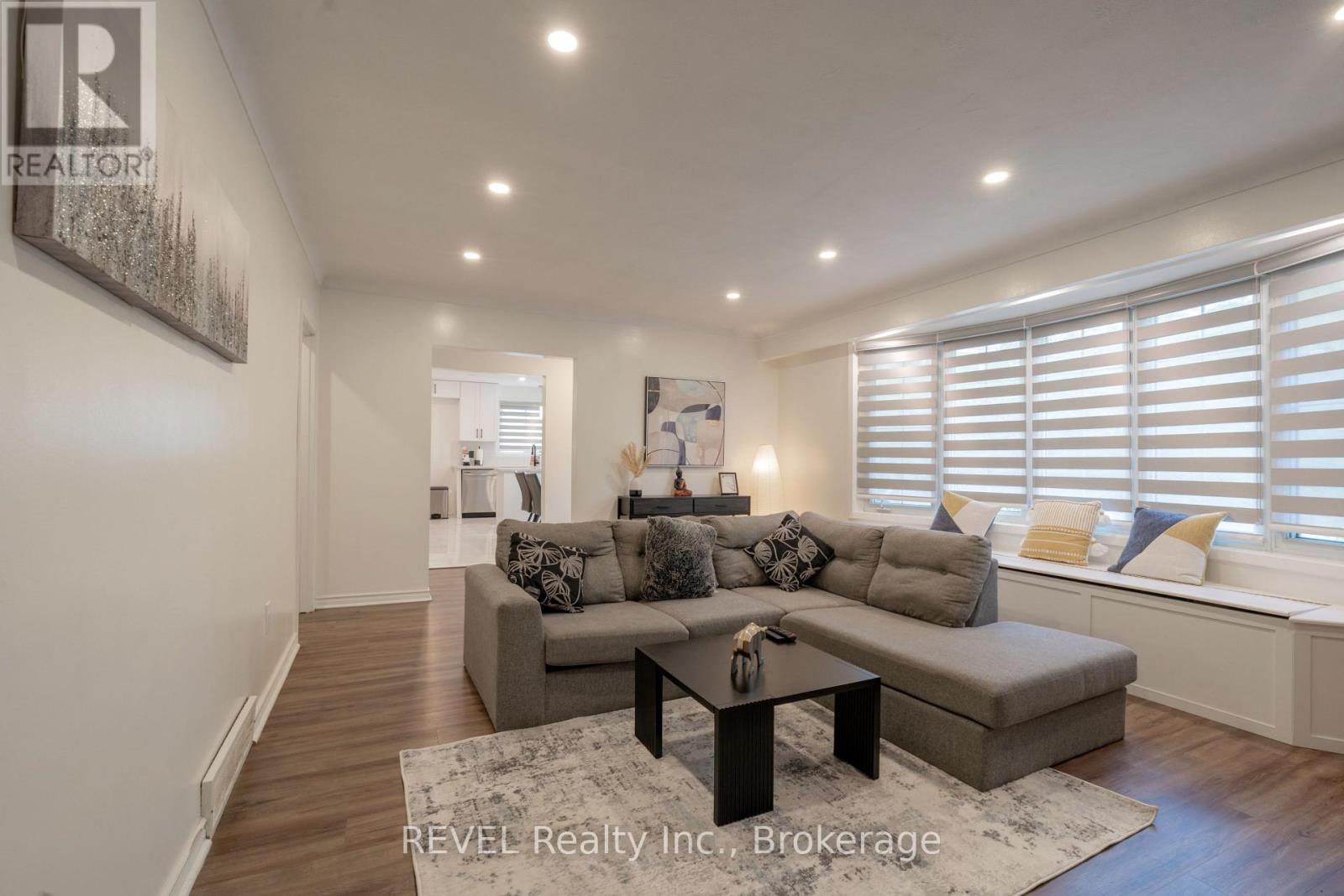 Photo 10 of 26 Hillgarden Road, St Catharines ON
