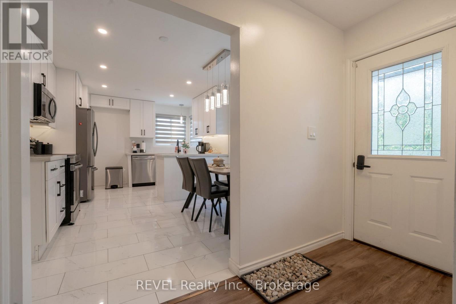 Photo 11 of 26 Hillgarden Road, St Catharines ON