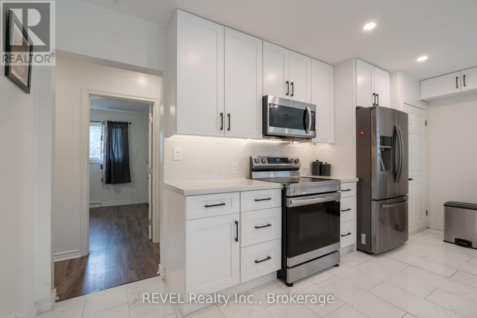 Photo 14 of 26 Hillgarden Road, St Catharines ON