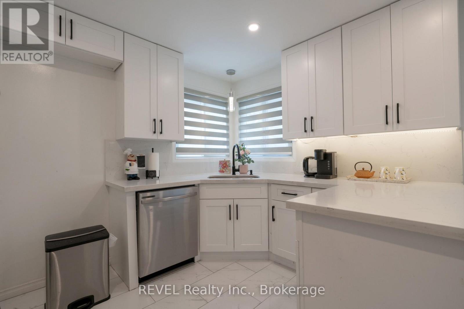 Photo 15 of 26 Hillgarden Road, St Catharines ON