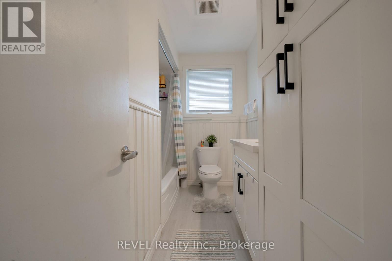 Photo 18 of 26 Hillgarden Road, St Catharines ON
