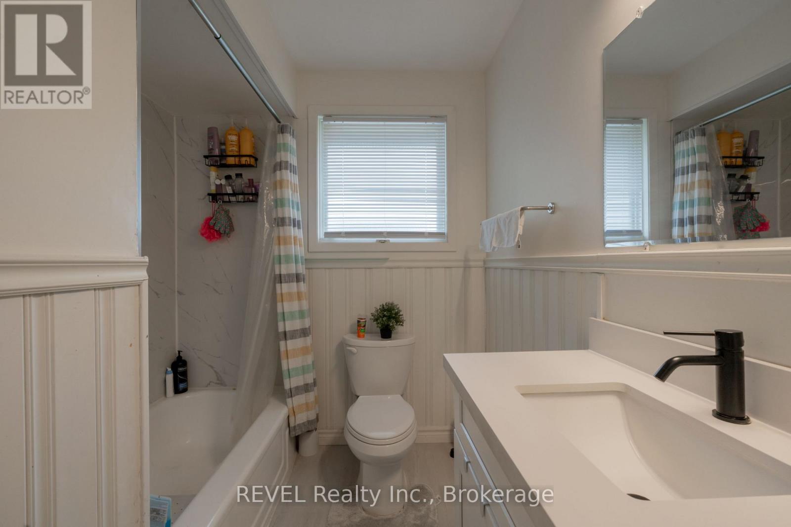 Photo 19 of 26 Hillgarden Road, St Catharines ON
