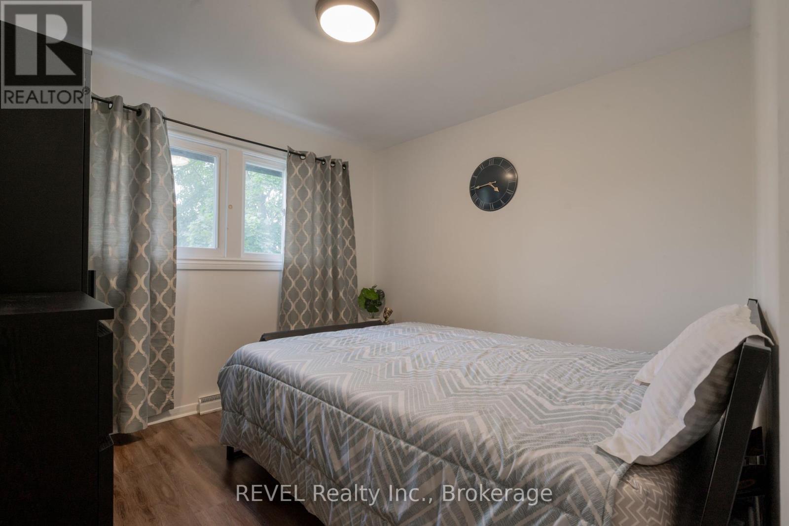 Photo 21 of 26 Hillgarden Road, St Catharines ON