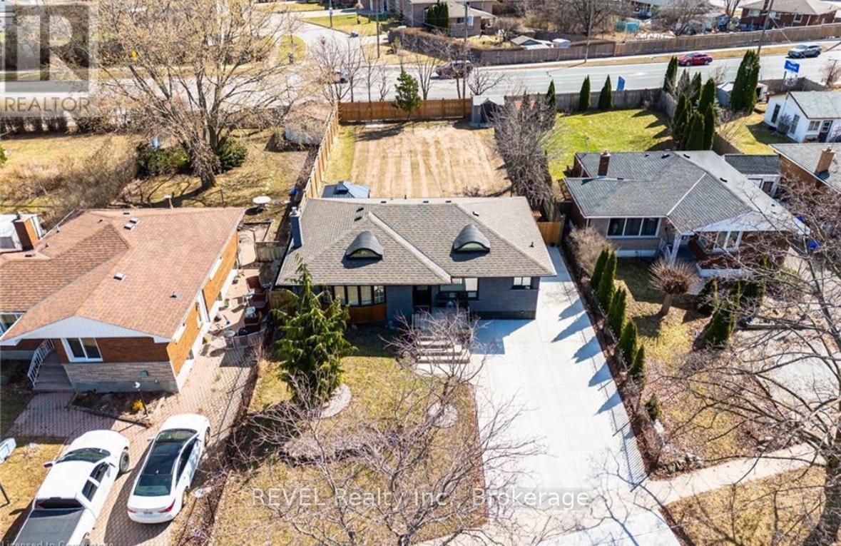 Photo 3 of 26 Hillgarden Road, St Catharines ON