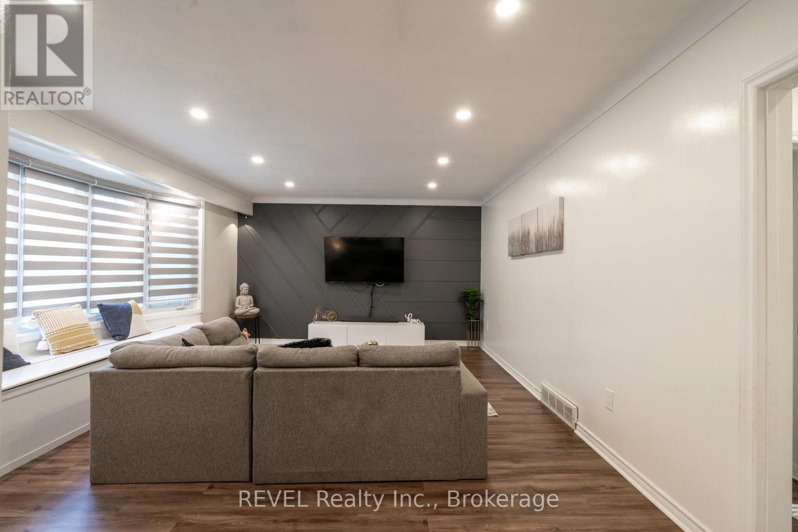 Photo 8 of 26 Hillgarden Road, St Catharines ON