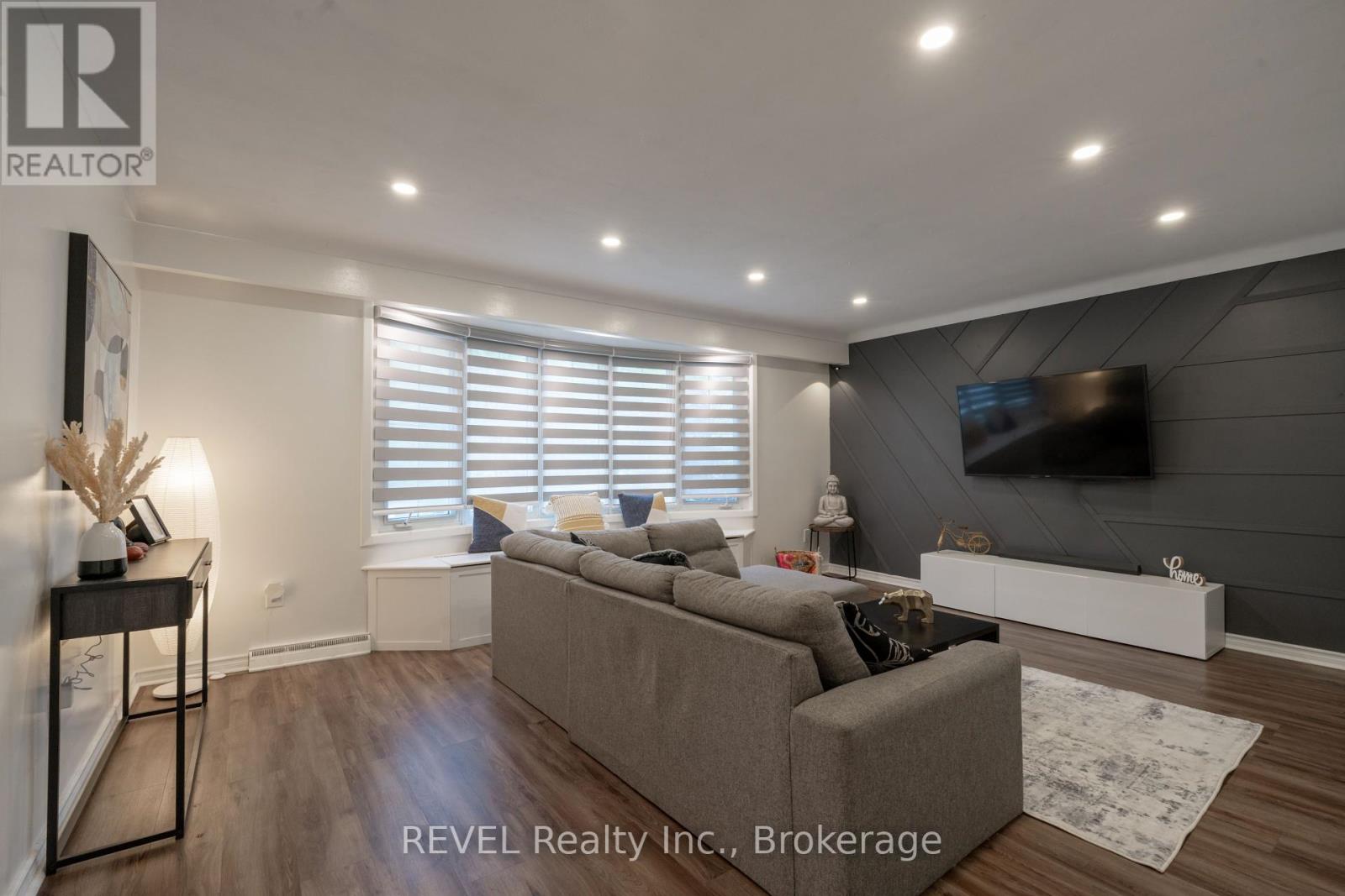 Photo 9 of 26 Hillgarden Road, St Catharines ON