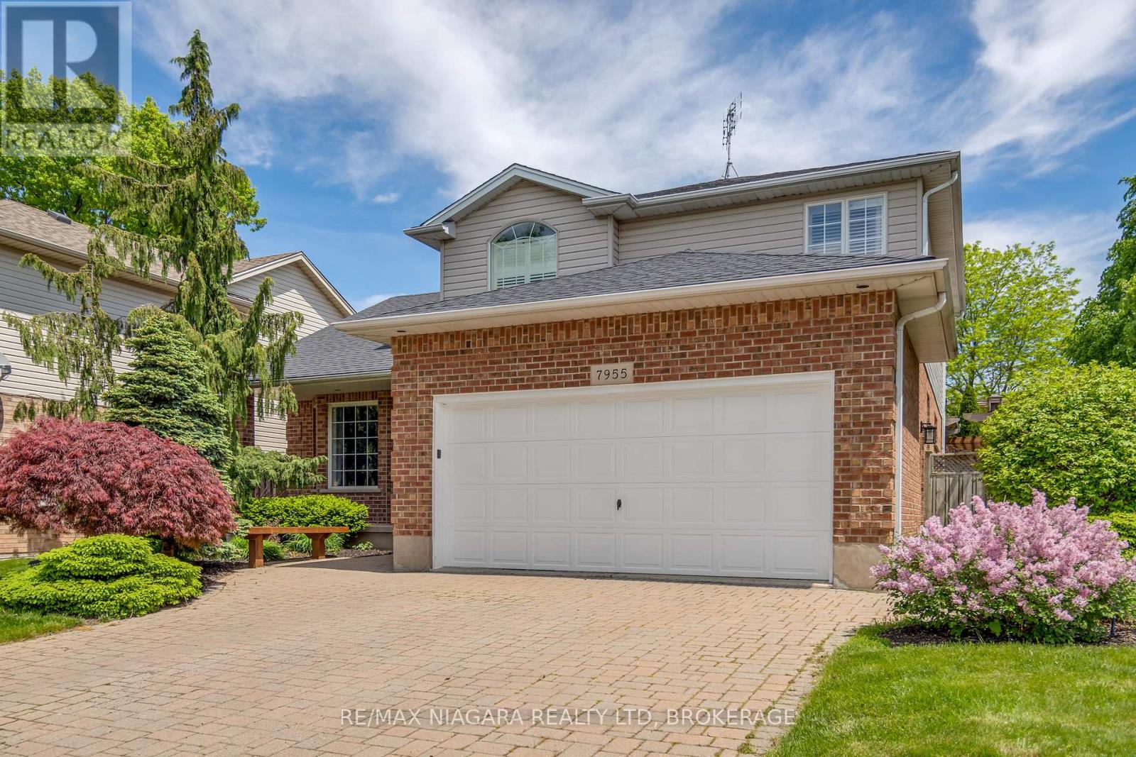 Photo 3 of 7955 Harvest Crescent, Niagara Falls ON