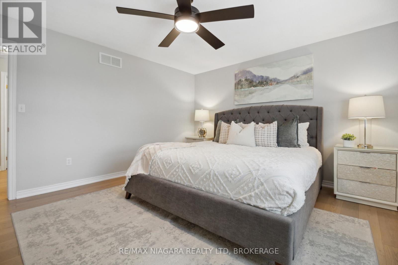 Photo 9 of 7955 Harvest Crescent, Niagara Falls ON
