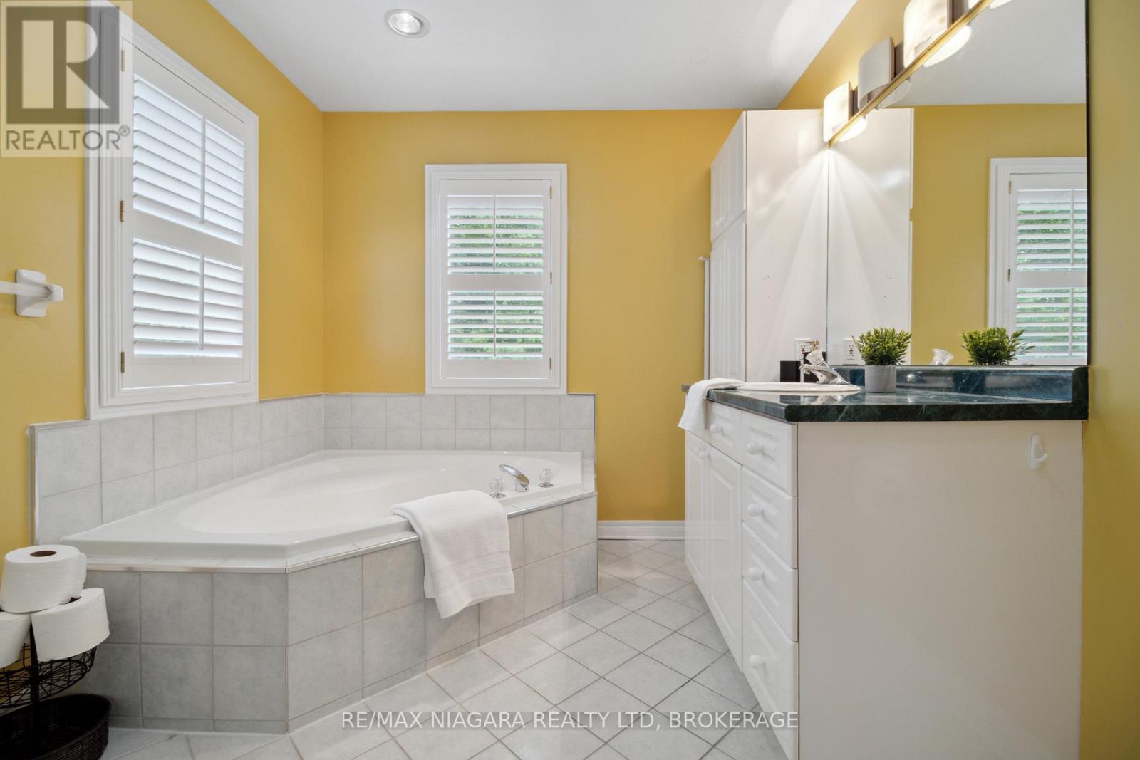 Photo 19 of 7955 Harvest Crescent, Niagara Falls ON