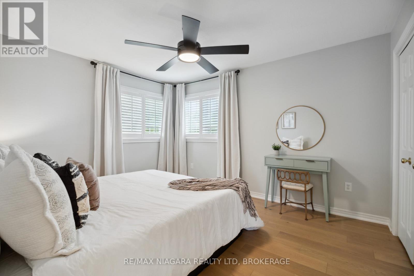 Photo 13 of 7955 Harvest Crescent, Niagara Falls ON