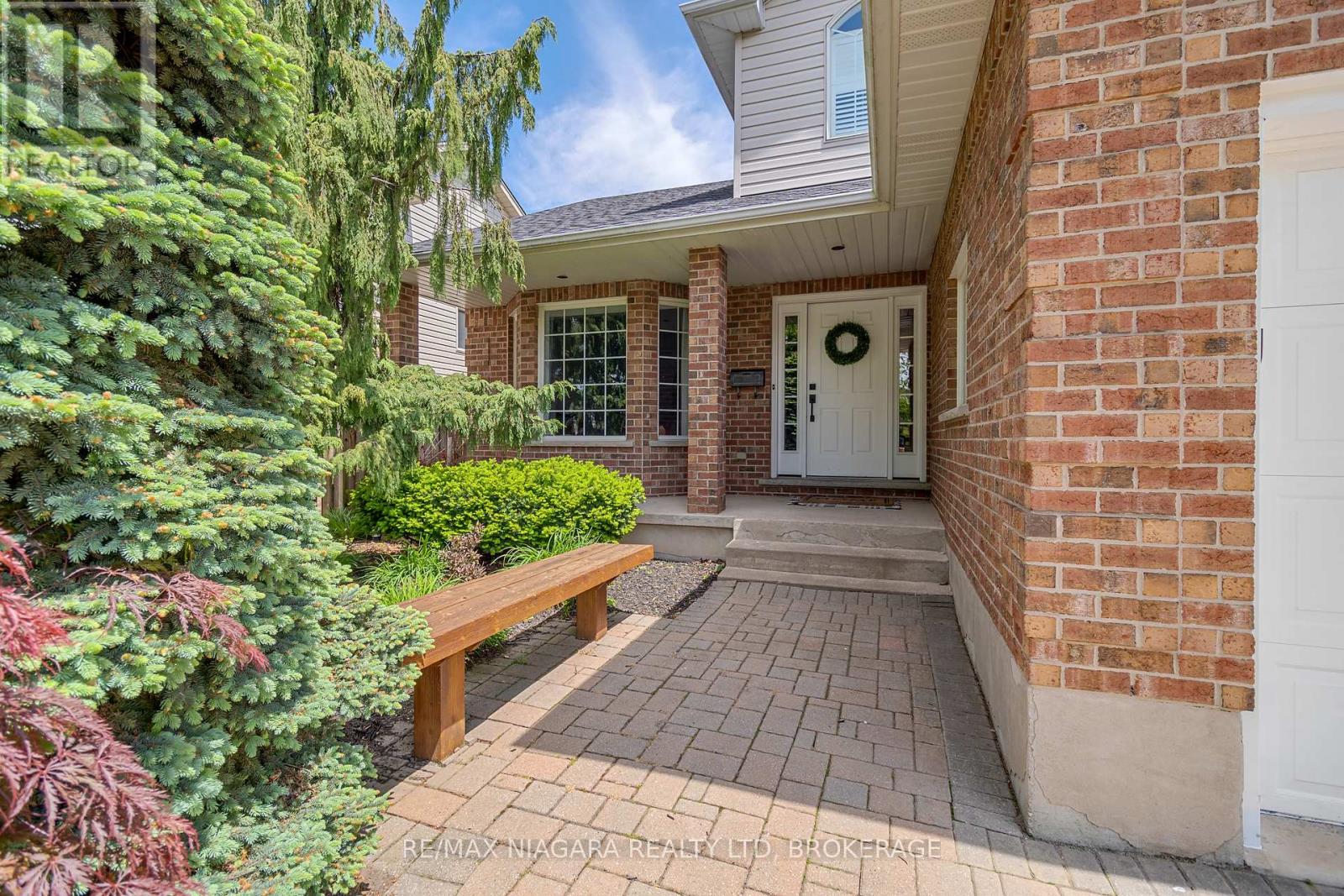 Photo 7 of 7955 Harvest Crescent, Niagara Falls ON