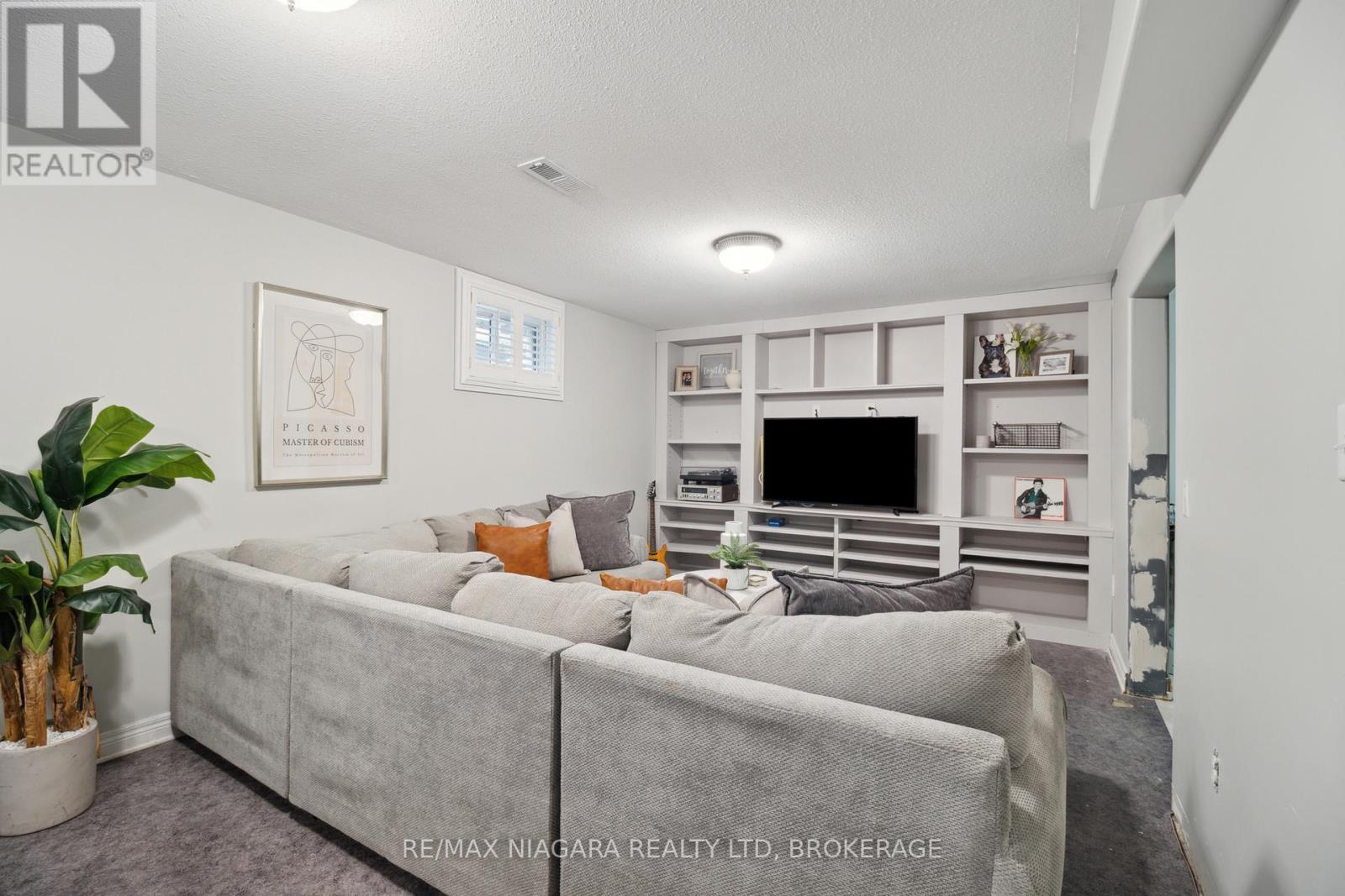 Photo 42 of 7955 Harvest Crescent, Niagara Falls ON