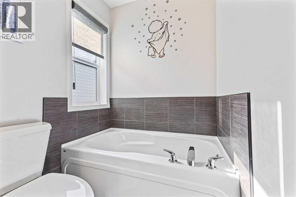 Photo 5 of 8 Copperpond Avenue Se, Calgary AB
