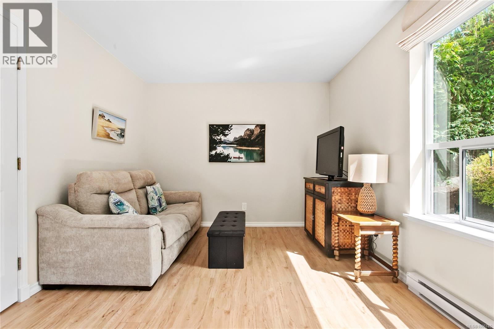 552 Marine View, Cobble Hill