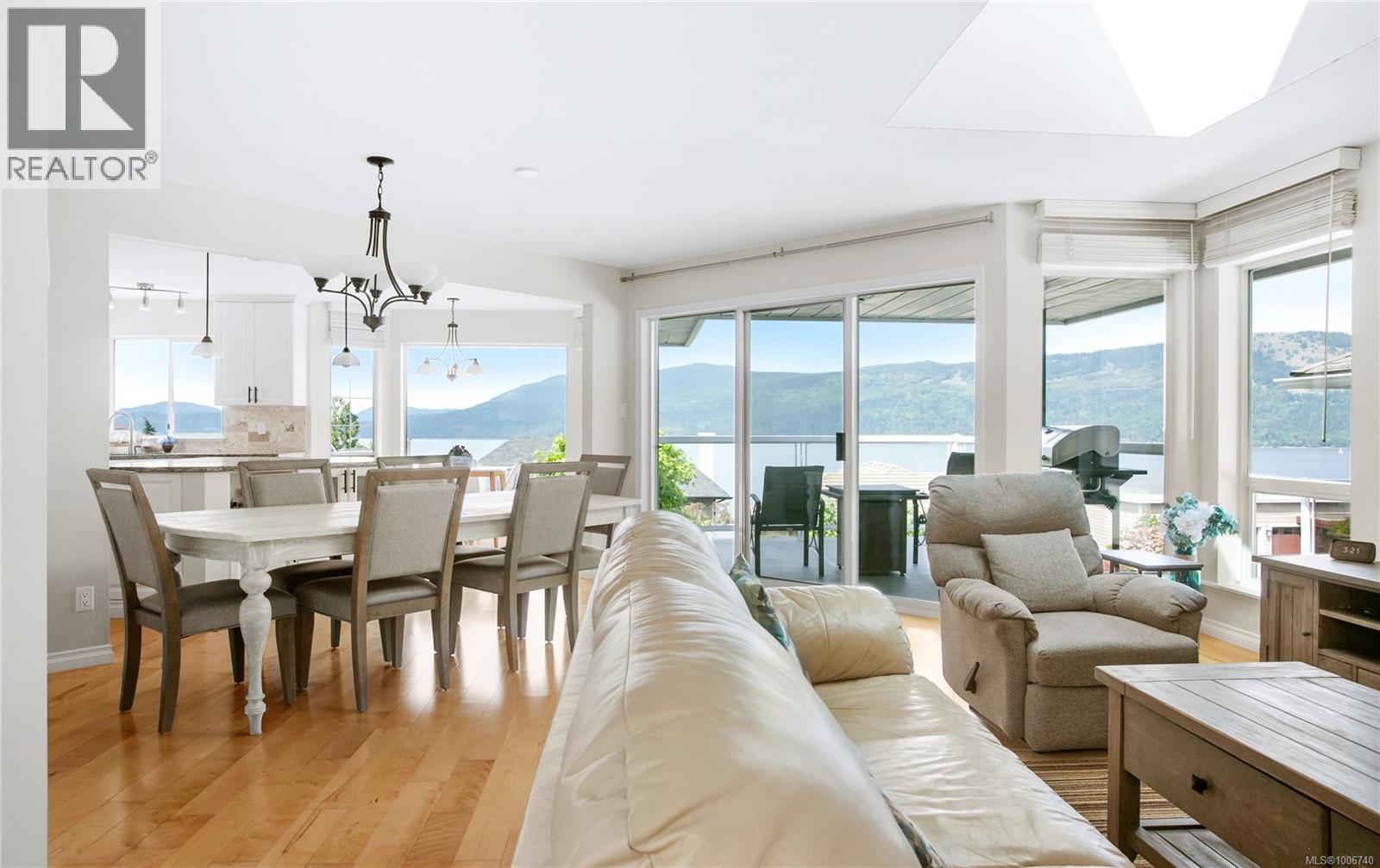552 Marine View, Cobble Hill