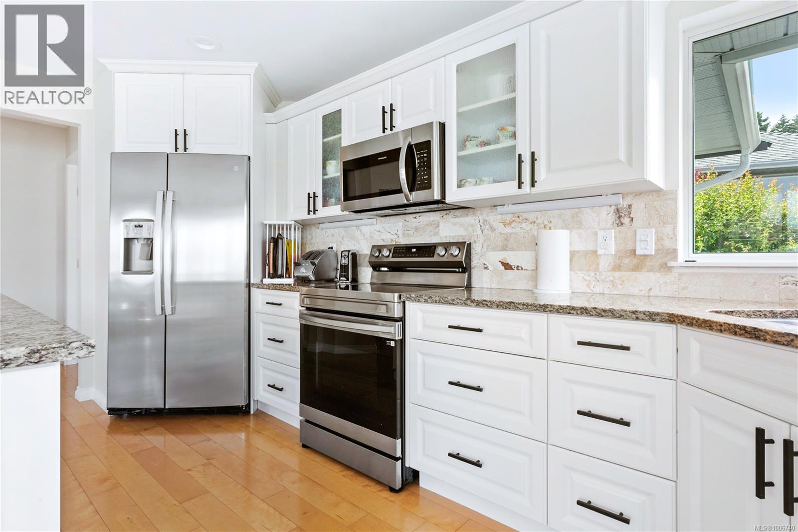 552 Marine View, Cobble Hill