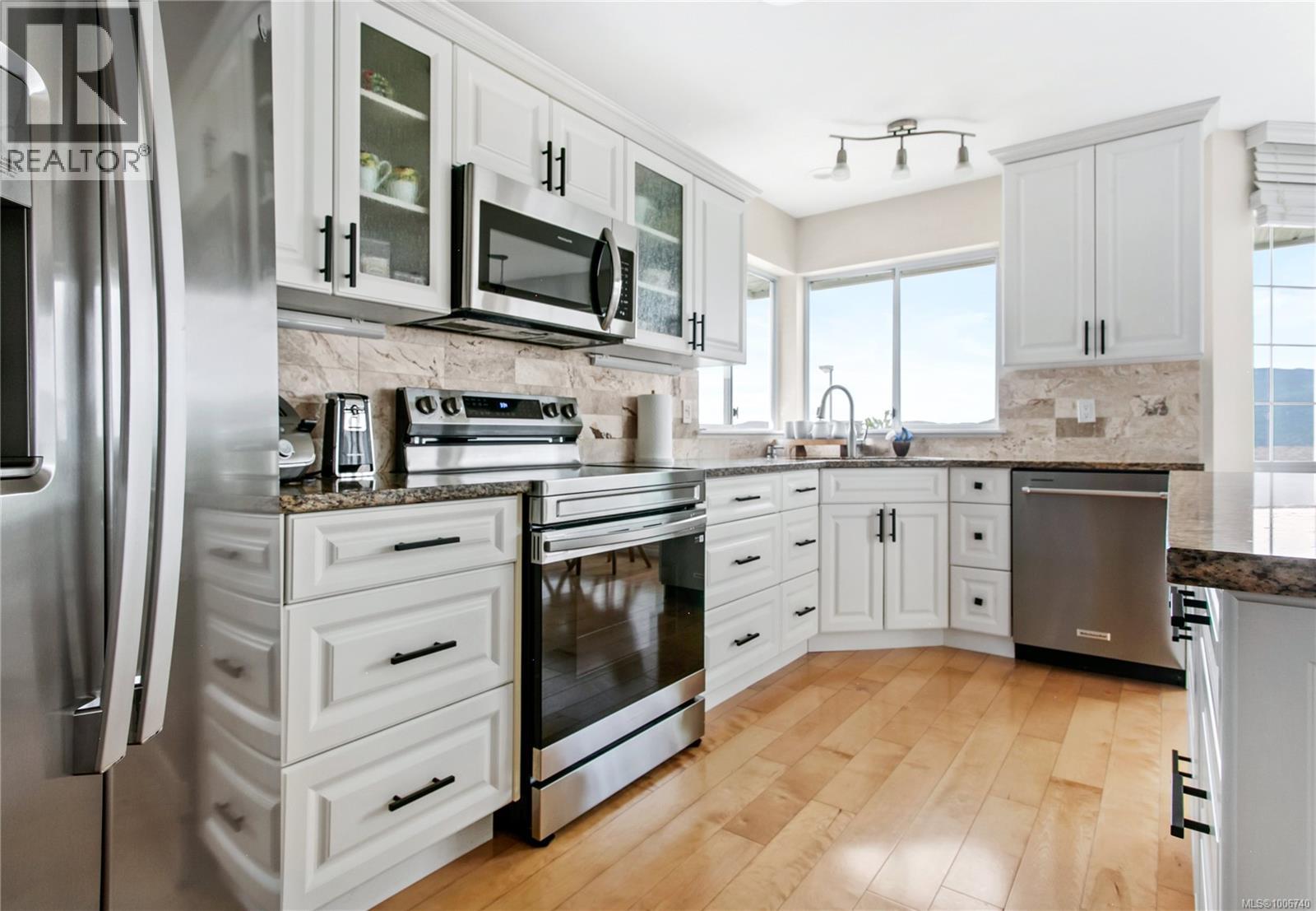 552 Marine View, Cobble Hill
