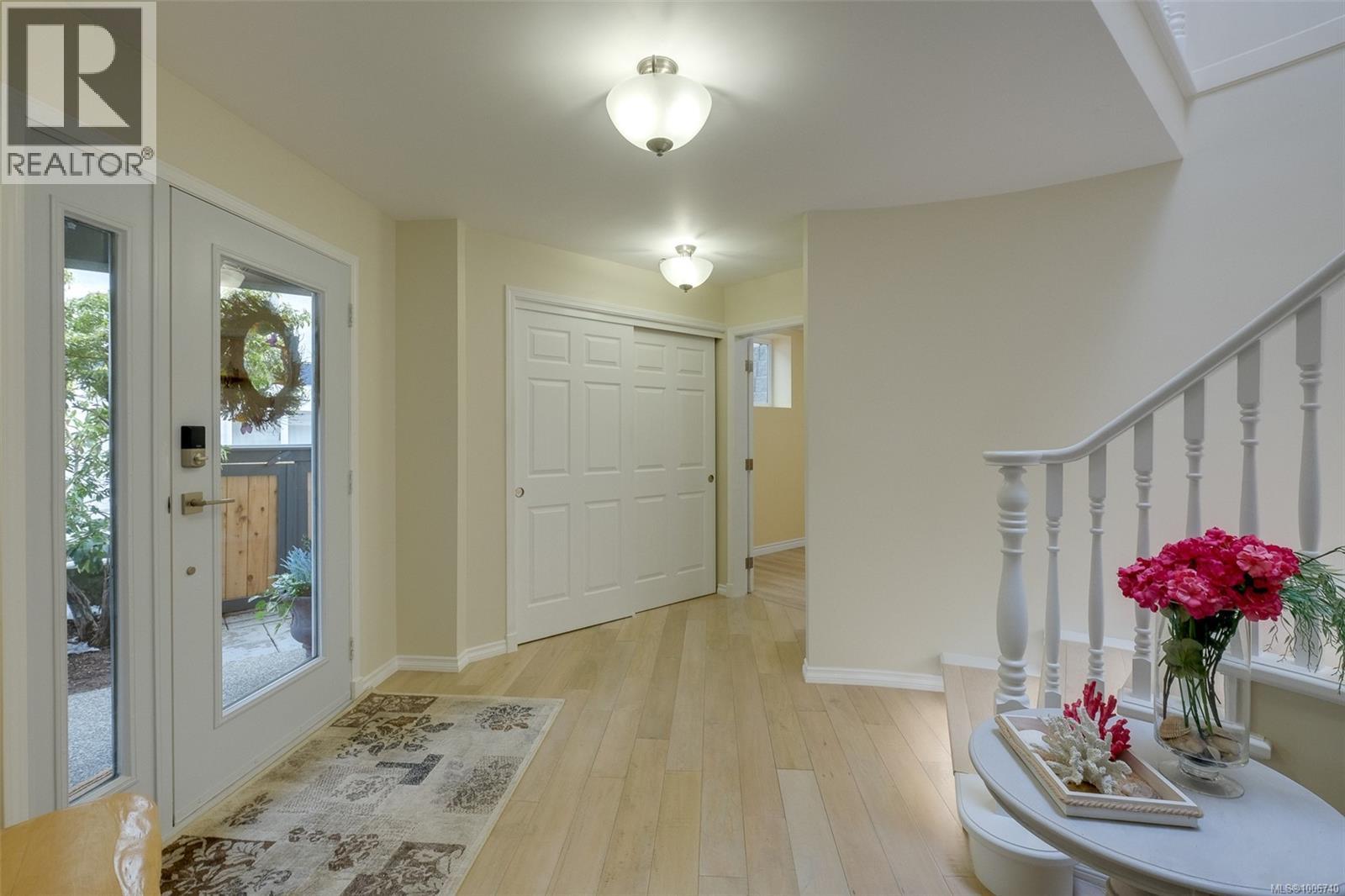 552 Marine View, Cobble Hill