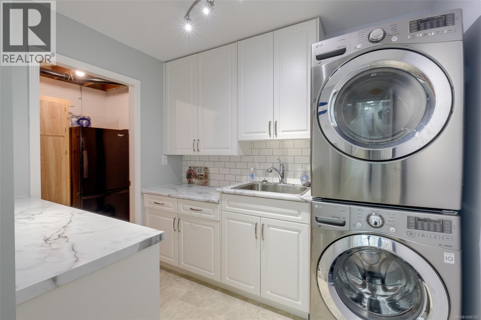 552 Marine View, Cobble Hill