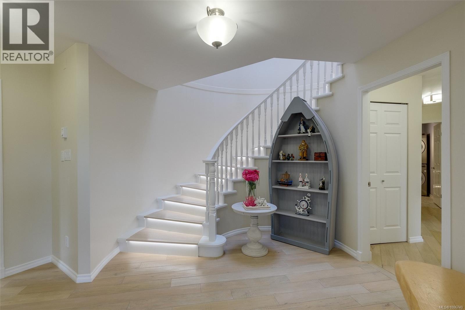 552 Marine View, Cobble Hill