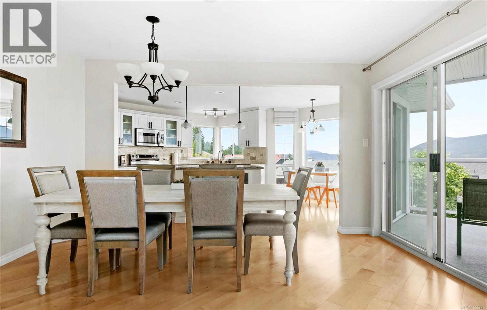 552 Marine View, Cobble Hill