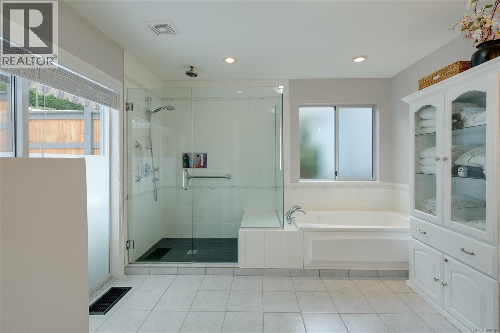 552 Marine View, Cobble Hill
