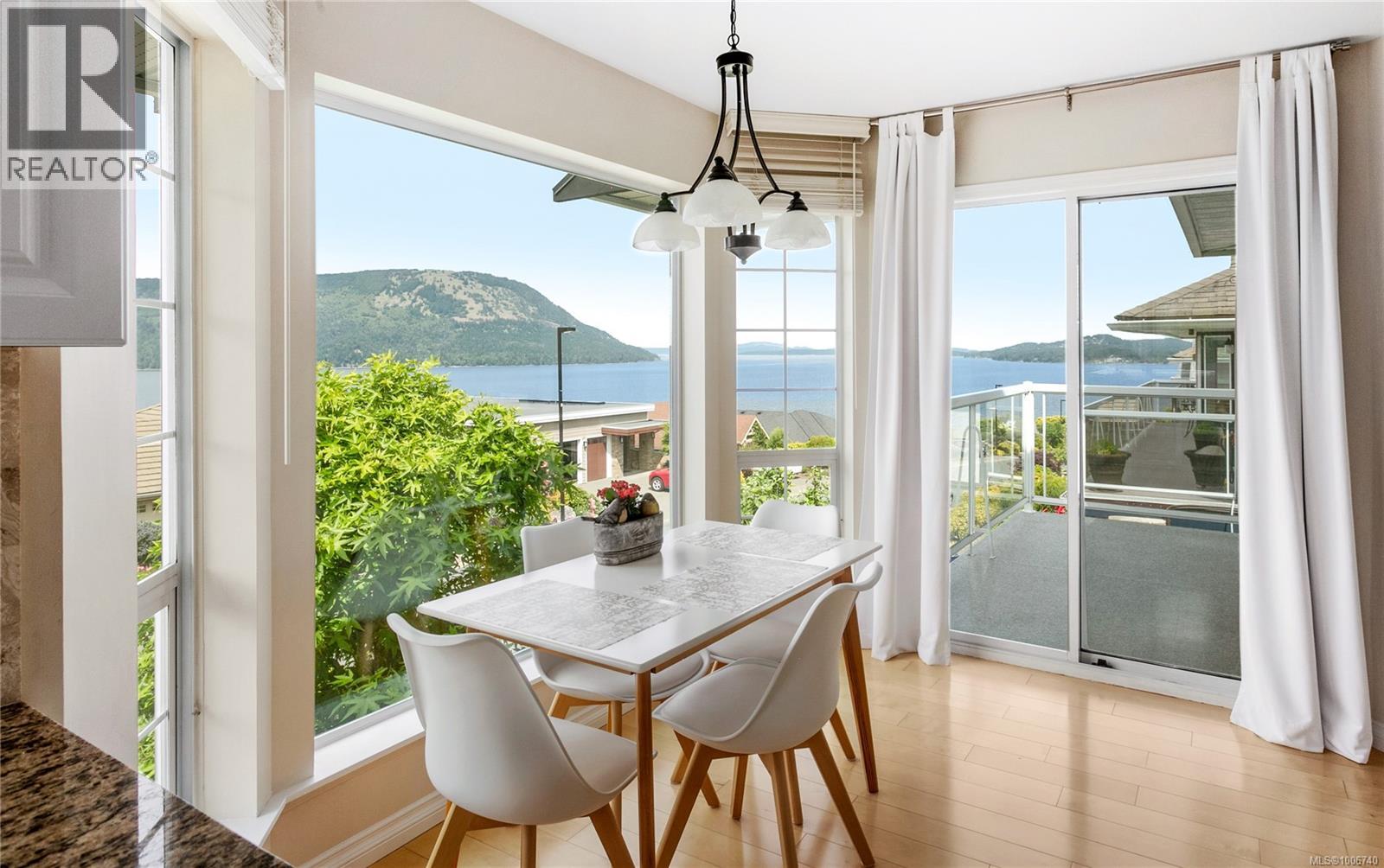 552 Marine View, Cobble Hill
