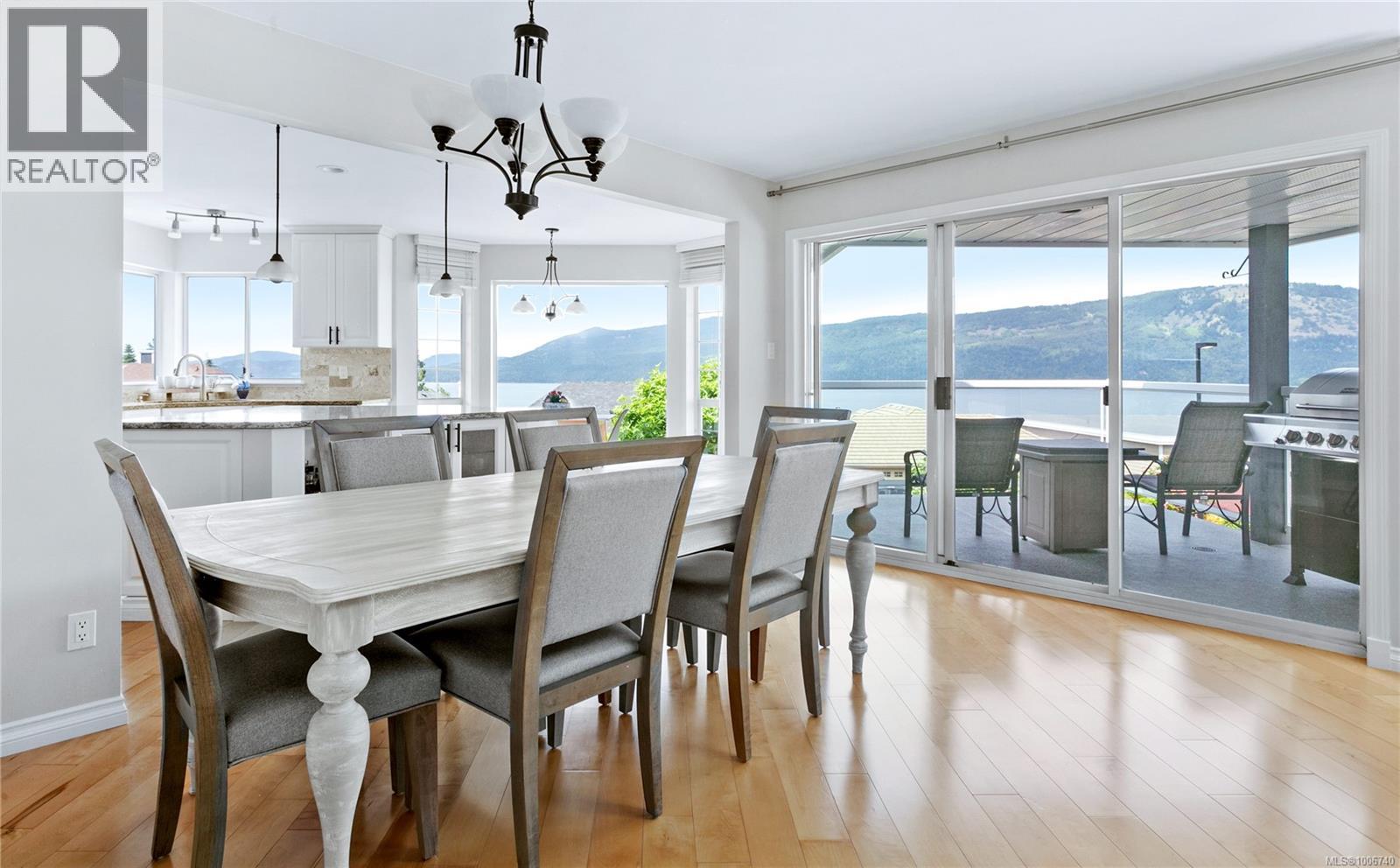 552 Marine View, Cobble Hill