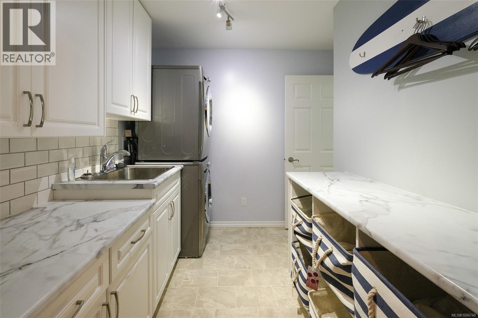 552 Marine View, Cobble Hill