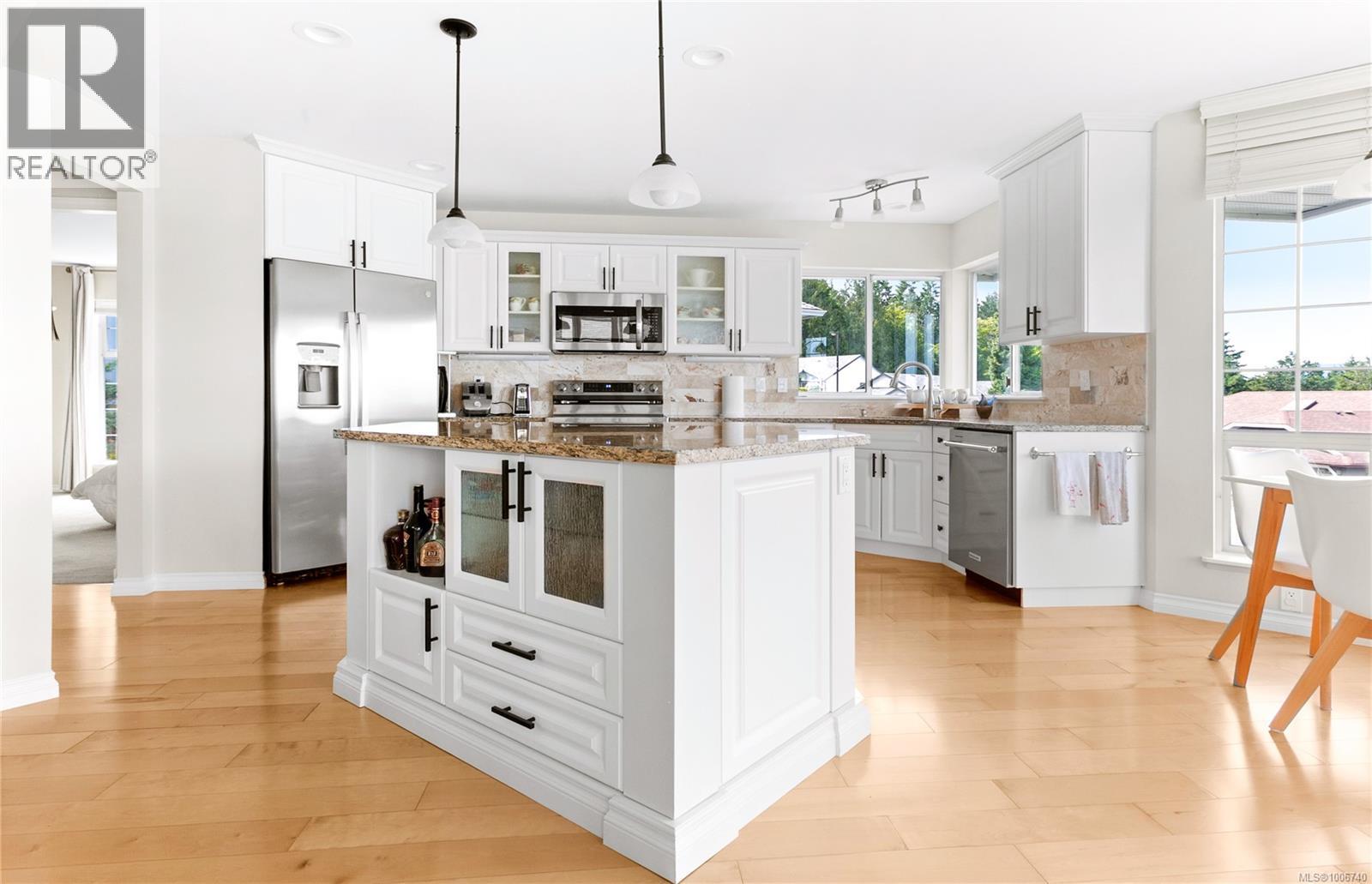 552 Marine View, Cobble Hill