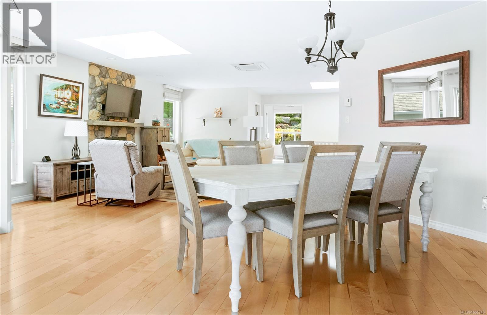 552 Marine View, Cobble Hill