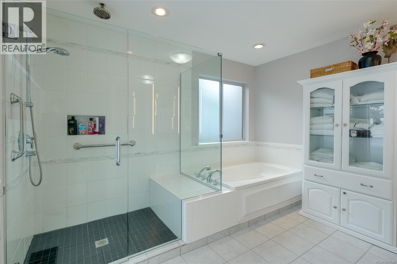 552 Marine View, Cobble Hill