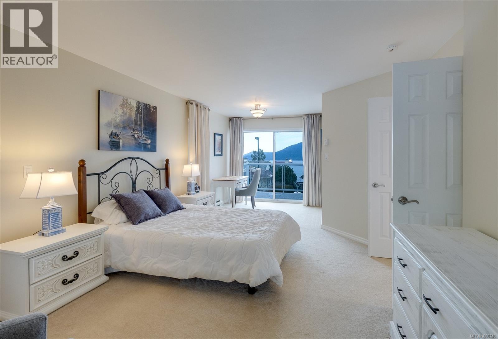 552 Marine View, Cobble Hill
