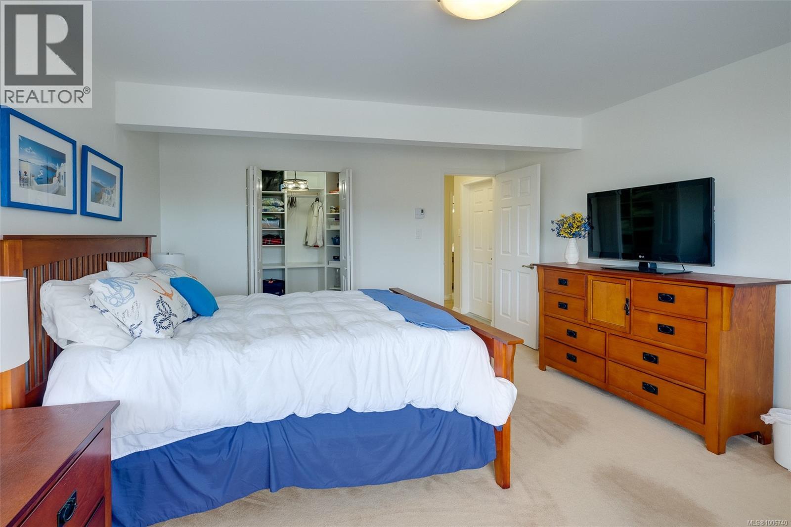 552 Marine View, Cobble Hill