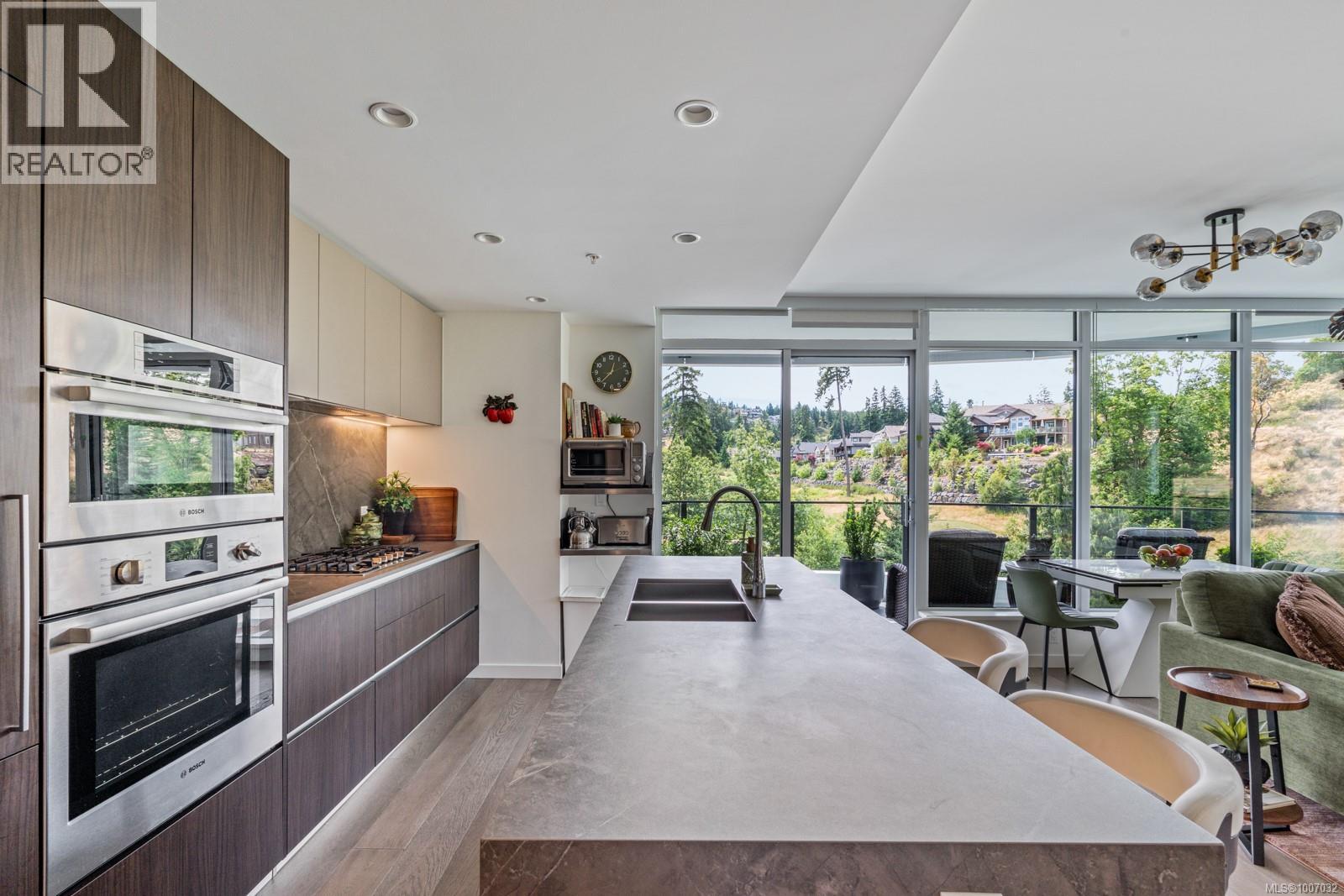 Photo 32 of 815 2000 Hannington Rd, Langford BC