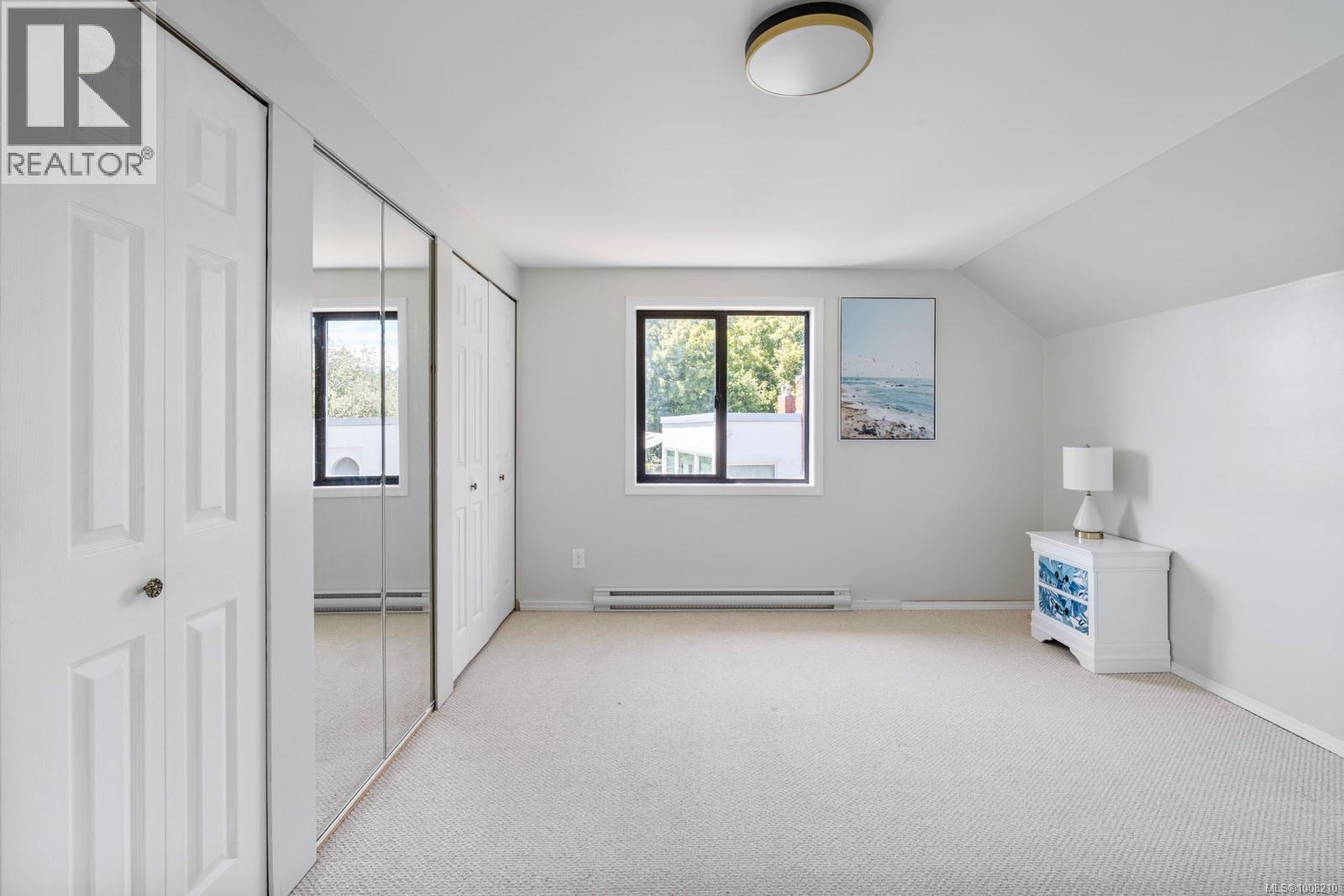 Photo 11 of 3905 B Cadboro Bay Rd, Saanich BC