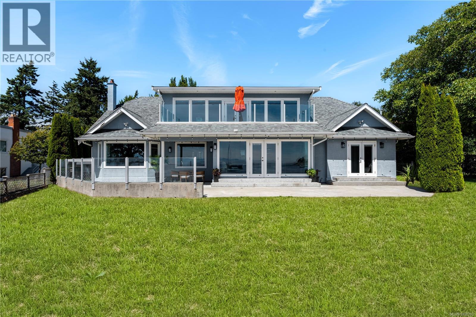 Photo 8 of 3905 B Cadboro Bay Rd, Saanich BC