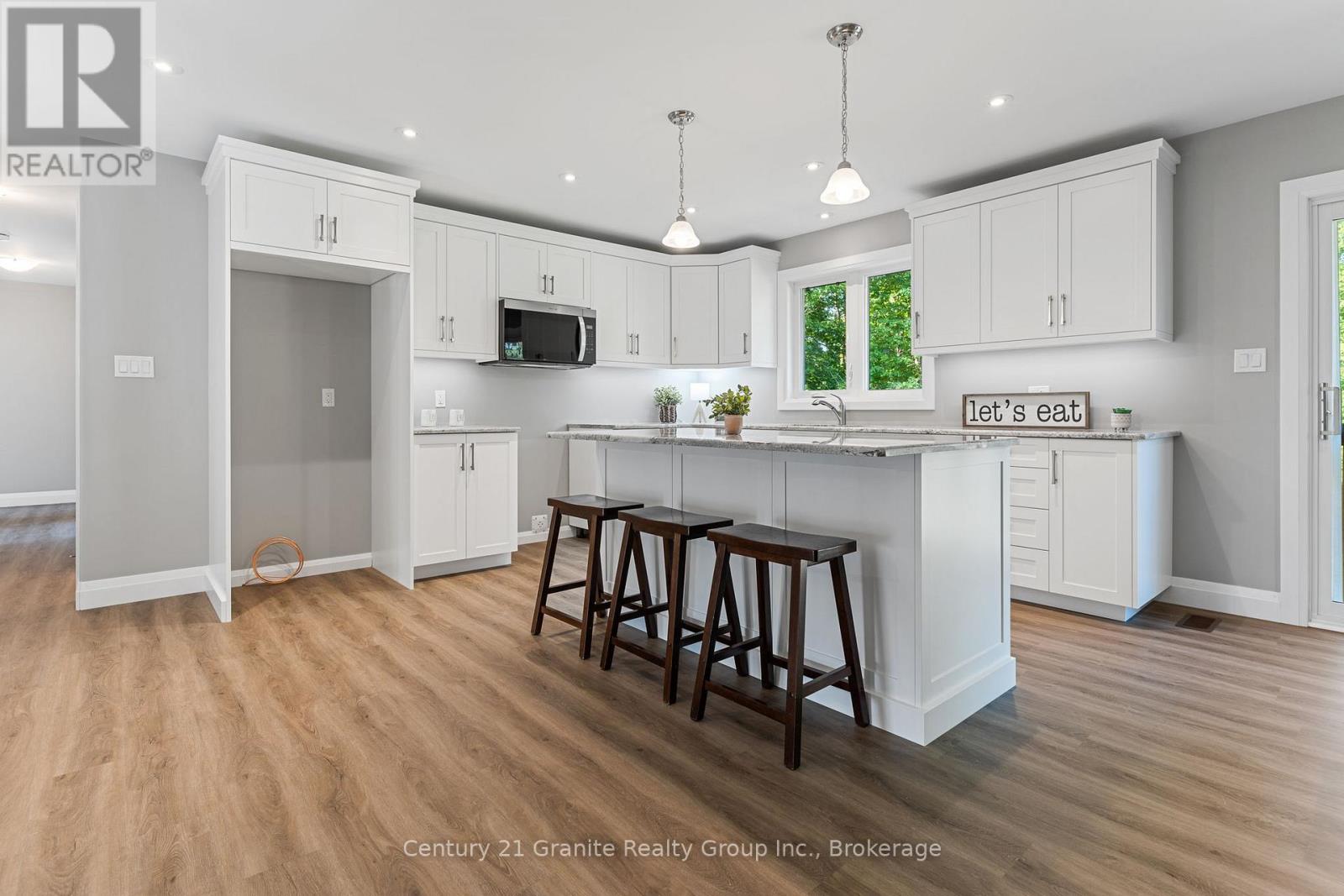 Photo 10 of 7 Marluc Avenue, Minden Hills ON
