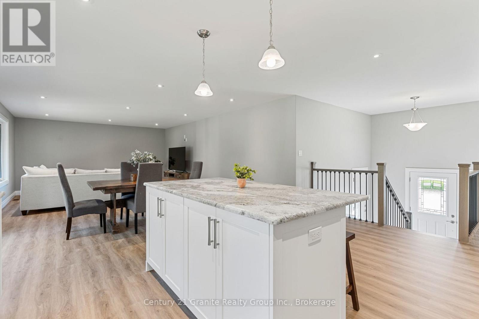 Photo 11 of 7 Marluc Avenue, Minden Hills ON