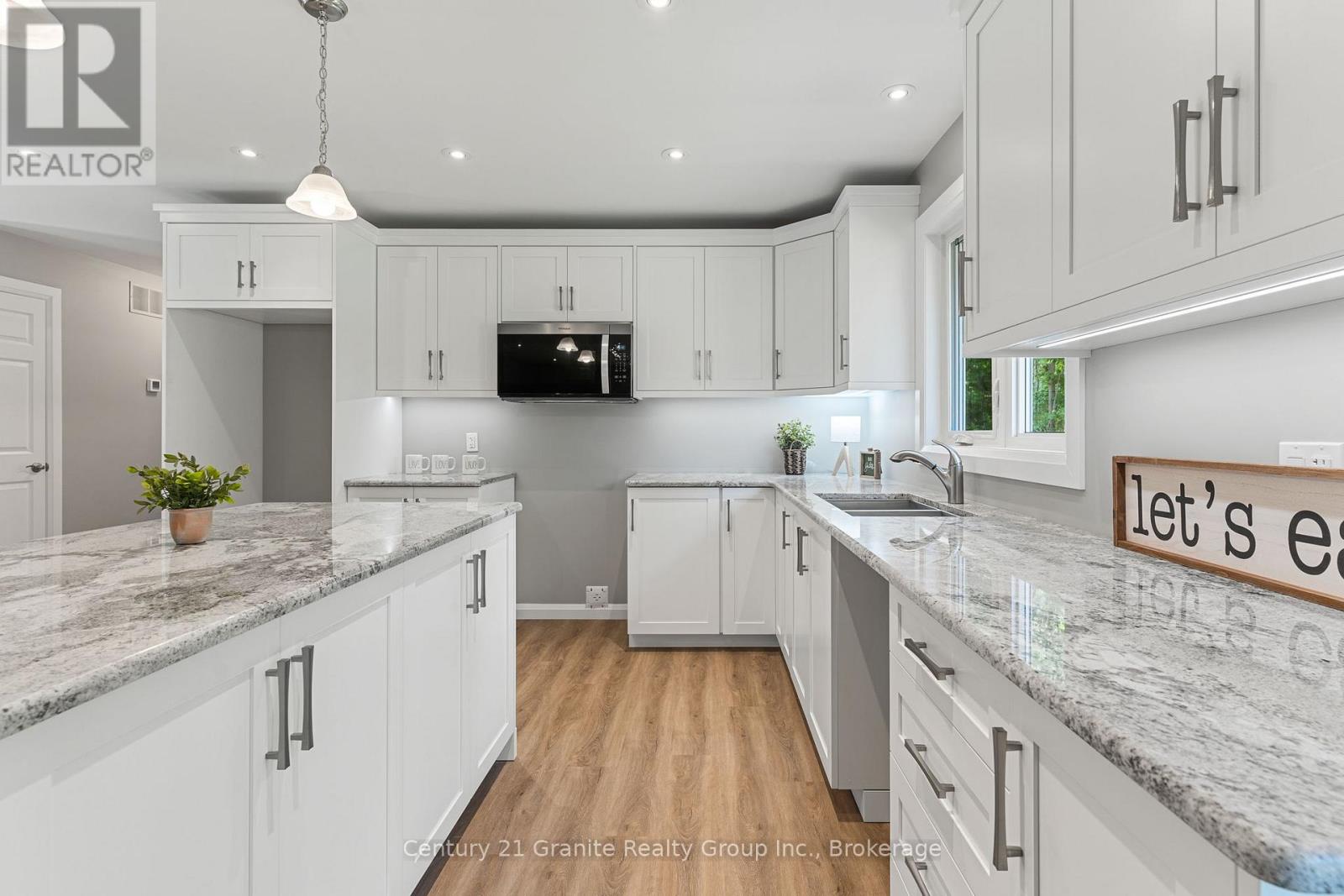 Photo 12 of 7 Marluc Avenue, Minden Hills ON
