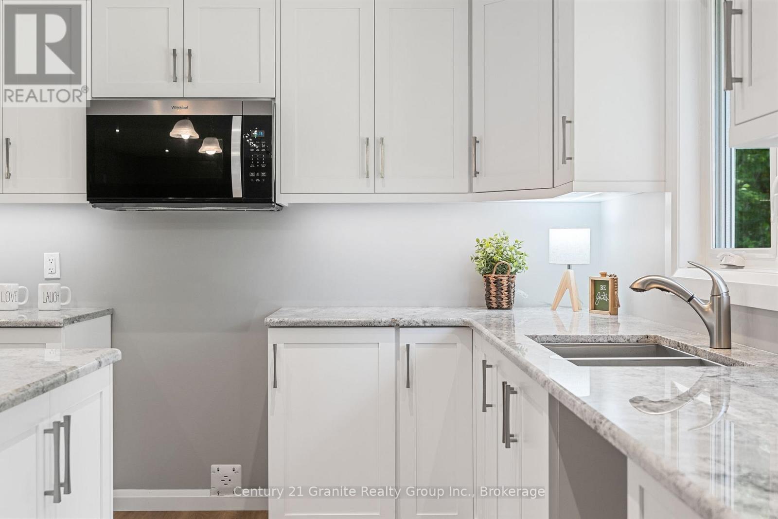 Photo 13 of 7 Marluc Avenue, Minden Hills ON