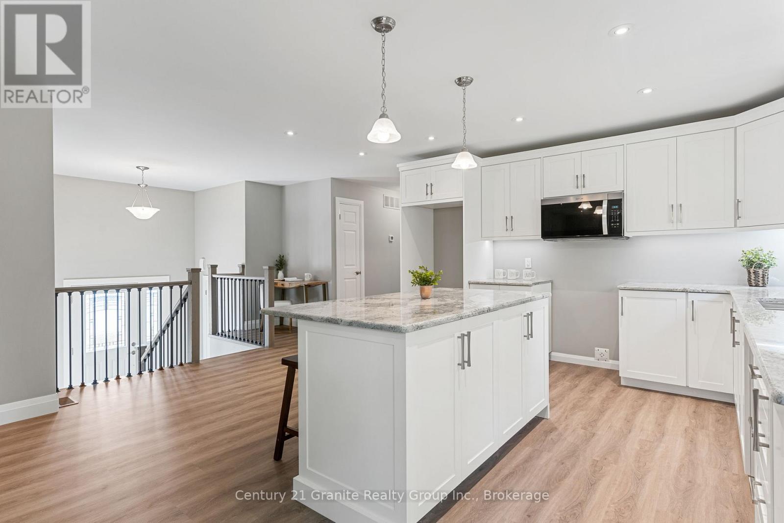 Photo 14 of 7 Marluc Avenue, Minden Hills ON
